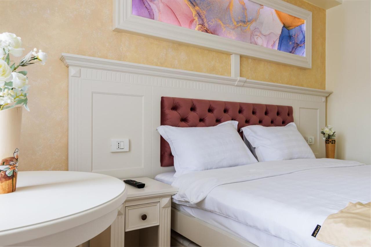 Hotel Central - ไบเลโอเลอเนชต์ ภายนอก รูปภาพ
